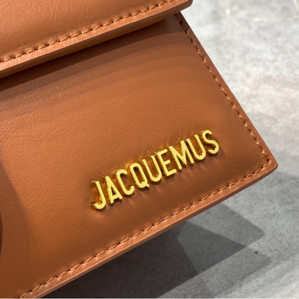 Jacquemus Tan Leather Shoulder Bag with Gold Logo - Picture 5 of 9
